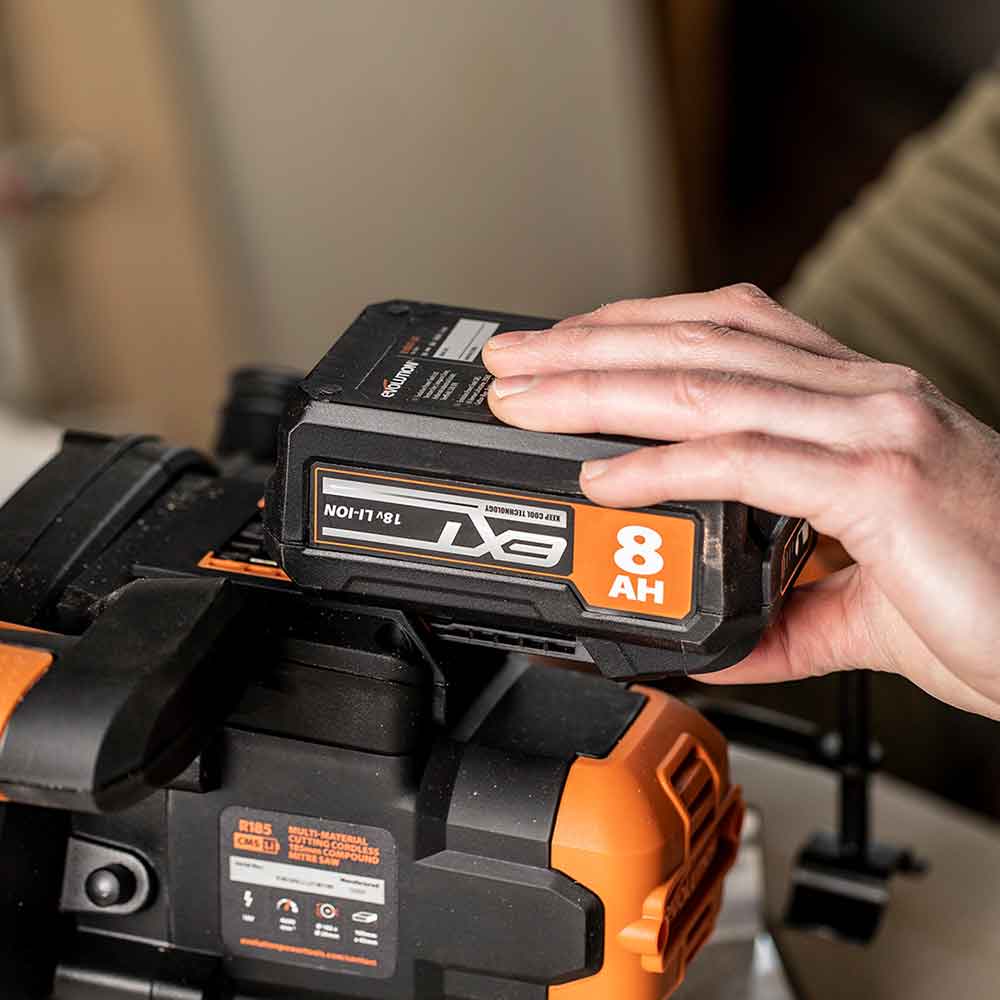 Bezprzewodowy akumulator litowo-jonowy Evolution 18V 8Ah EXT R18BAT-Li8